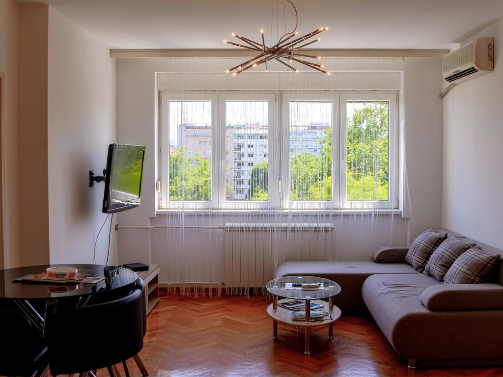 Apartment Sat