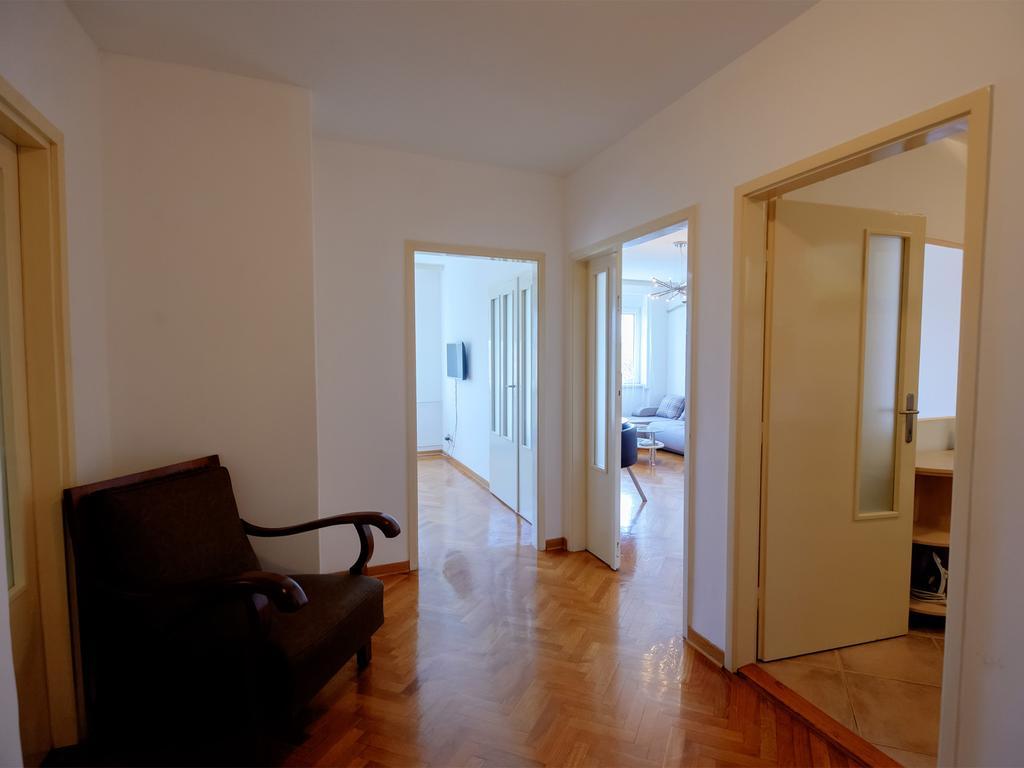 Sat Apartment *
